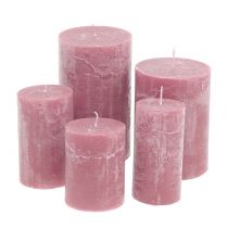Įvairių dydžių antikvarinės rožinės spalvos spalvotos žvakės