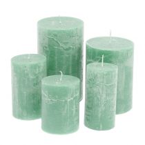 Įvairių dydžių šviesiai žalios spalvos žvakės