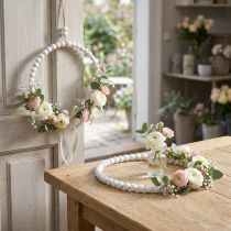 daiktų Dekoratyvinis medinis žiedas „Shabby Chic“ baltas Ø19 cm, vestuvinis, pavasarinis, durų dekoracija, 4 vnt. rinkinys