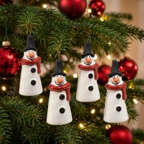 daiktų Linksmas kabantis sniego senelis – baltas su raudona skarele ir juoda kepure, 7,5 cm – puikiai tinka šventinėms eglutėms – 6 vnt.