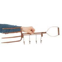 daiktų Surūdijęs metalinis kabliukų laikiklis, dekoratyvinės šieno šakės, sodo puošmena, 4 kabliukai, 62 cm