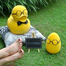 Geltonas Velykinis kiaušinis su akiniais, flokuotas dekoratyvinis kiaušinis, Velykų puošmena