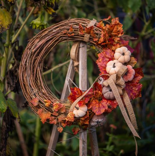 daiktų Dekoratyvinis moliūgas iš audinio ant pagaliuko geltonai rudos oranžinės spalvos Ø7cm 9 vnt.