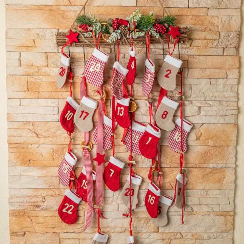 daiktų Advento kalendorius užpildyti kalėdines kojines raudonos 2m