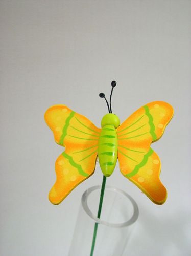 Floristik24 Drugelis ant žalios/geltonos medienos 7cm (24 vnt.)