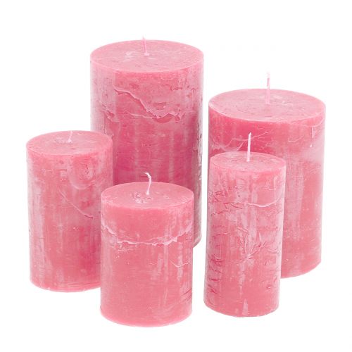 Įvairių dydžių rožinės spalvos žvakės