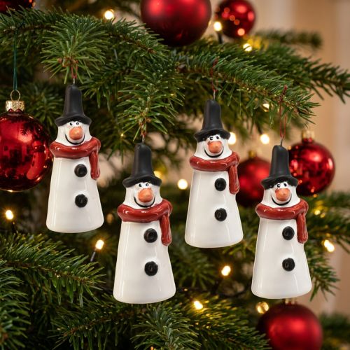Linksmas kabantis sniego