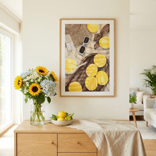 Sienų dekoracija „Saldžiojo citrinos laikas“ – vasariškas paveikslas su limonadu ir šiaudine skrybėle, 40x60cm mediniame rėme | Floristik24.lt
