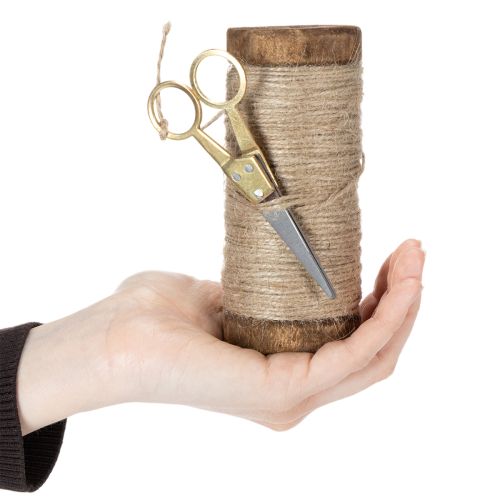 daiktų Siūlų ritė su dekoratyvinėmis žirklėmis Ø6,5 cm, aukštis 15 cm, 2 vnt., vintažinio stiliaus