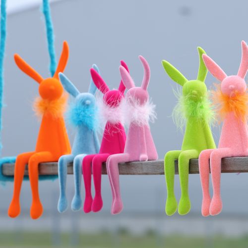 daiktų Velykinio zuikio figūrėlė ant lentynos, sėdinti Velykinio zuikio figūrėlė Velykoms ir pavasariui, 27 cm, 2 dalys