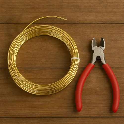 daiktų Auksinė aliuminio viela, 2 mm, 60 m, 500 g, lanksti viela dekoravimui ir papuošalams.