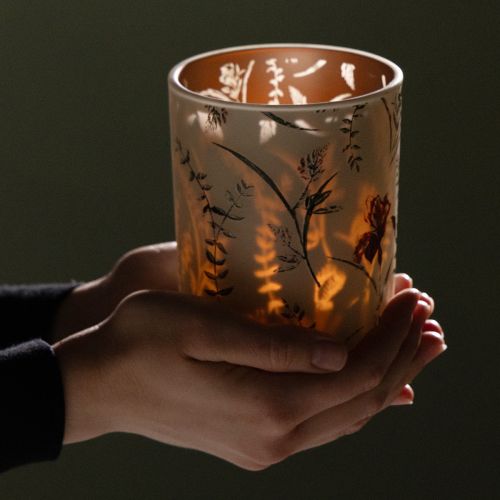 daiktų Elegantiška žvakidė su gėlių motyvu harmoningam kambario dizainui, 12,5 cm, 2 vnt.