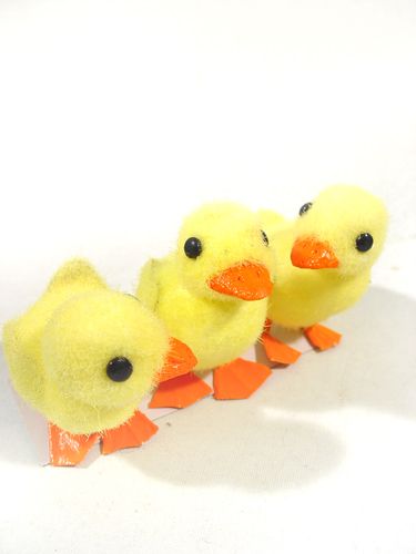 Floristik24 Viščiukas su vielinėmis pėdomis 8cm 12vnt. geltona/oranžinė
