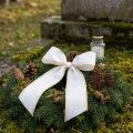 Balta muaro vainiko juostelė su auksiniu perlų kraštu, laidotuvių floristikos juostelė, atspari vandeniui ir aplinkai | Floristik24.lt