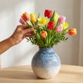 Keraminė vaza, glazūruota mėlynai ir baltai pinti, atrodo H18,5 cm | Floristik24.lt